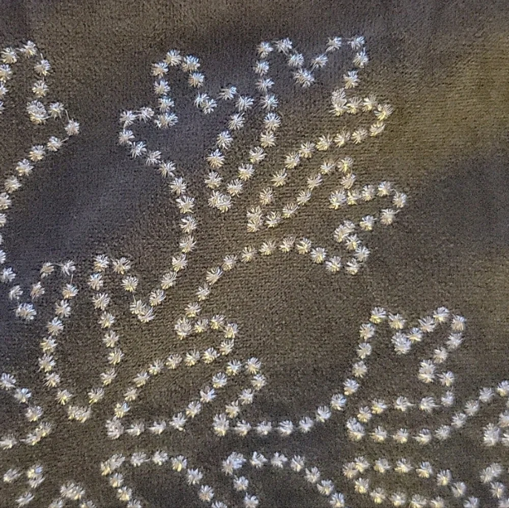Homey‎ COZY Embroidery Gray Snowflake Velvet Throw Pillow, 20